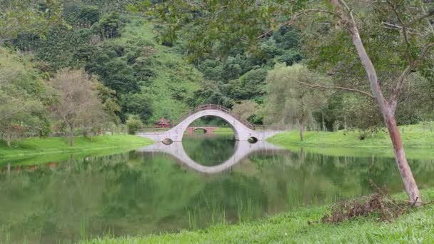 橋を持つギリタンの素晴らしい景色 フエリアン — ストック動画