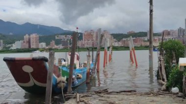 Bali, New Taipei City / Tayvan - 08 Ekim 2024,: New Taipei City People 's Riverside Bisiklet Yolu Peyzajı, Tayvan