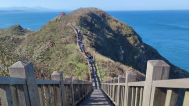 Bitoujiao Trail, New Taipei City - 2024 / 12 / 01: Binhai Hattı, Lighthouse Line ve Ridge Valley Line, Bitoujiao Trail, New Taipei City