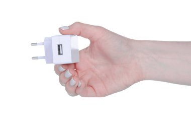 Beyaz arka plan izolasyonunda beyaz USB şarj edici