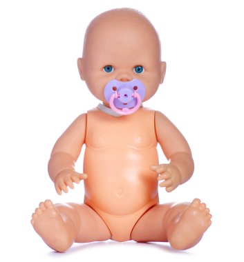 Beyaz arka planda yeni doğmuş bebek yalnızlığı