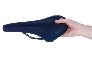 Beyaz arka planda siyah deri bisiklet koltuğu.