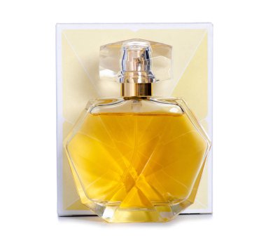 Beyaz arka plan izolasyonu kutulu bir şişe parfüm.