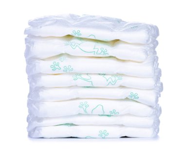 Bebek bezlerini beyaz arka plan izolasyonuna yerleştir