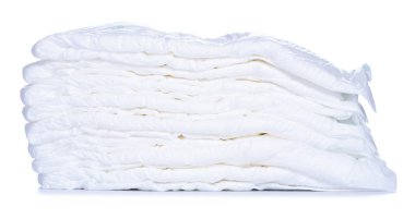 Bebek bezlerini beyaz arka plan izolasyonuna yerleştir