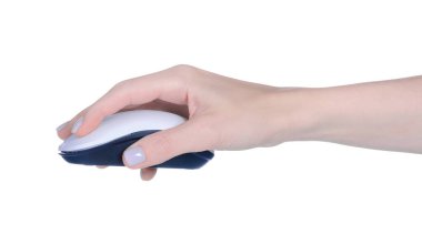 Beyaz arka plan izolasyonunda beyaz PC fare elinde