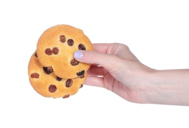 Beyaz arka plan izolasyonunda elinde kuru üzüm olan kurabiyeler