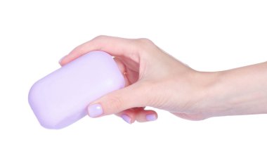 Beyaz arka plan izolasyonunda mor sabun güzelliği