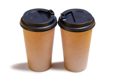 Beyaz arka plan izolasyonunda iki fincan kahve.