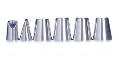 Beyaz arka taraftaki izolasyonda krema torbası doldurmak için paslanmaz başlık