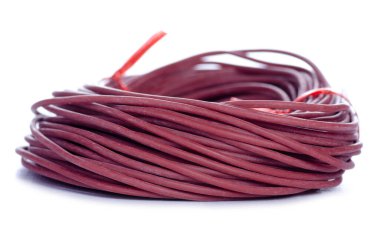 Beyaz arka plan izolasyonunda karbon kablo ısıtma