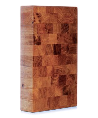 Beyaz arka plan izolasyonunda ahşap uçlu mutfak tahtası