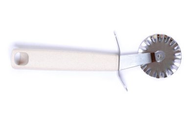 Beyaz arka plan izolasyonu üzerinde pizza rulosu