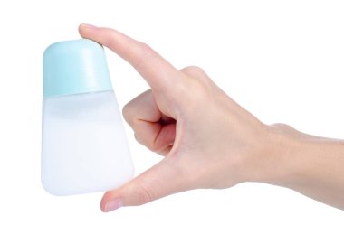 Beyaz arka plan izolasyonunda çalışan kadınlar için roll-on deodorantı