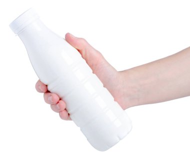 Beyaz arka plan izolasyonunda beyaz plastik süt yoğurdu.