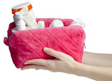 Pembe tuvalet eşyası çantası. Banyo aksesuarları, kozmetik ürünleri, beyaz arka planda vücut bakımı izolasyonu