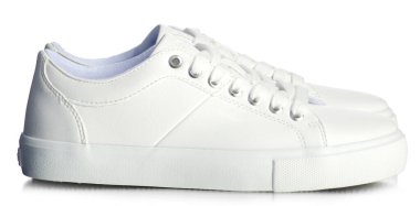 Beyaz arka plan izolasyonunda beyaz spor ayakkabı bağı