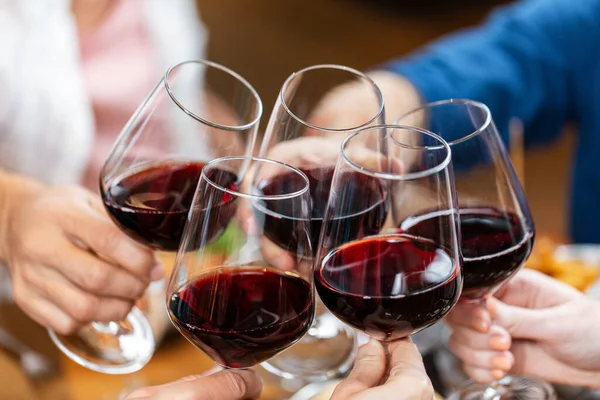 Leisure People Celebration Concept Close Happy Friends Drinking Red Wine — Foto de Stock