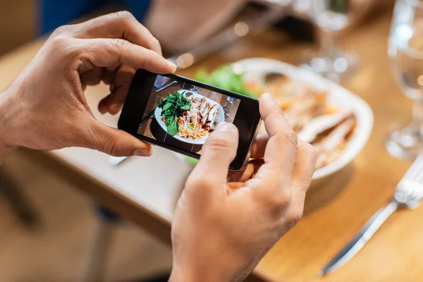 Technology People Concept Close Man Smartphone Photographing Food Restaurant — Zdjęcie stockowe