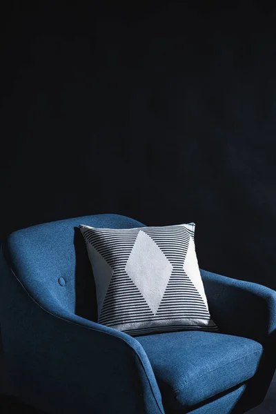 Interior Home Decor Concept Close Blue Chair Pillow Black Wall — Fotografia de Stock