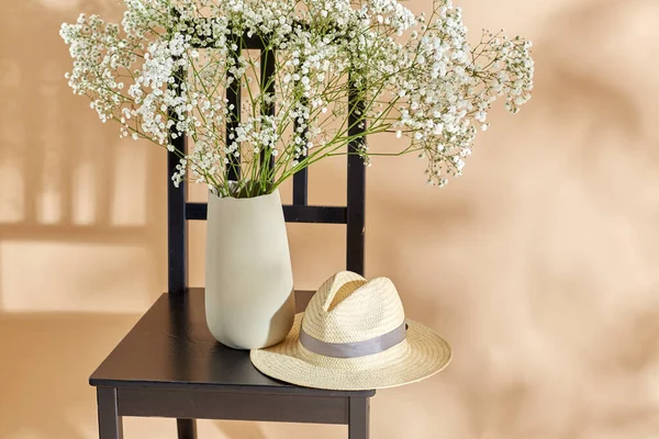 Home Decor Design Concept Close Gypsophila Flowers Vase Straw Hat — Foto de Stock