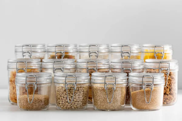 Concepto Almacenamiento Alimentos Culinaria Almacenamiento Frascos Con Diferentes Cereales Comestibles —  Fotos de Stock
