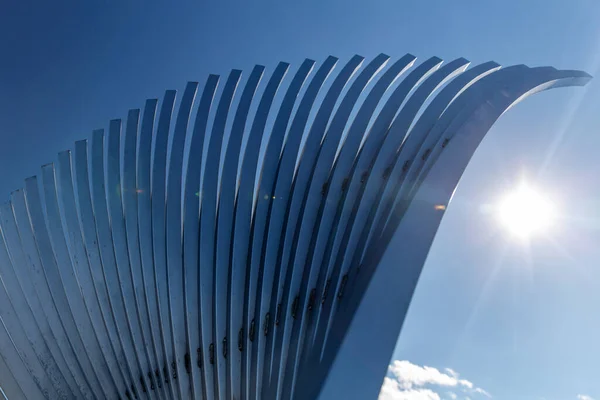 Mimari Site Konsepti Modern Bina Yapısının Mavi Gökyüzü Üzerindeki Kısmını — Stok fotoğraf