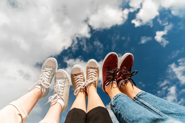 Обувь Лето Люди Концепция Закрыть Ноги Кружевной Обуви Вверх Ногами — стоковое фото