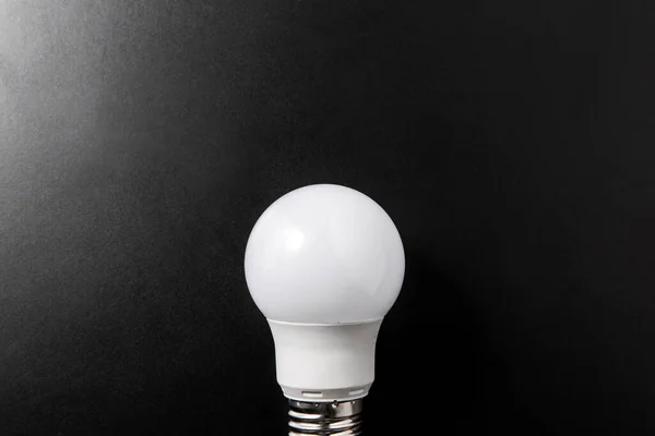 Концепция Электричества Энергии Энергопотребления Закрытие Лампочки Черном Фоне — стоковое фото