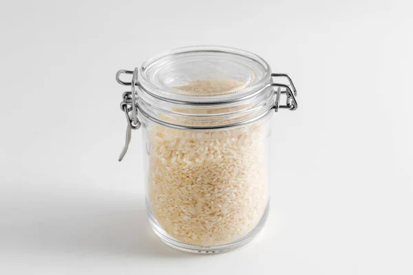 Skladování Potravin Zdravá Výživa Pojetí Stravy Sklenice Rýží Bílém Pozadí — Stock fotografie