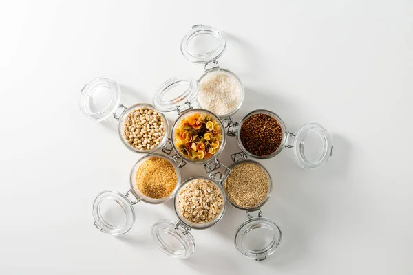 Almacenamiento Alimentos Concepto Culinario Alimentación Primer Plano Frascos Con Diferentes — Foto de Stock