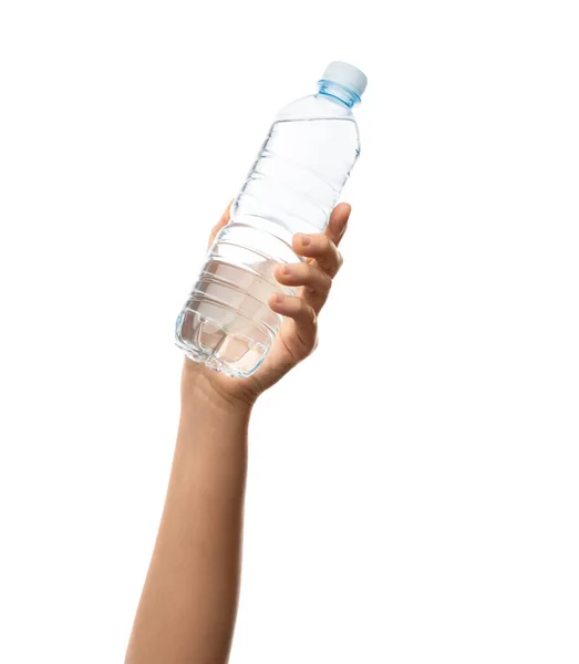 健康的なライフスタイルと食事のコンセプト 手は白い背景に隔離されたプラスチック製の水ボトルを保持 — ストック写真