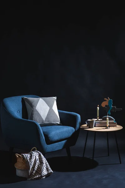 Interior Home Decor Concept Close Blue Chair Coffee Table Blanket — 图库照片