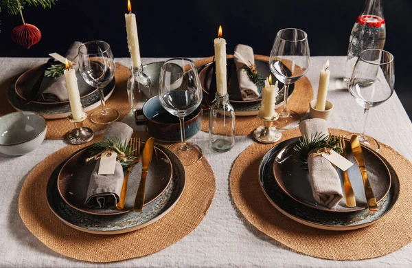 Winterurlaub Dinnerparty Und Festkonzept Skandinavische Weihnachtstafel Mit Brennenden Kerzen Hause — Stockfoto