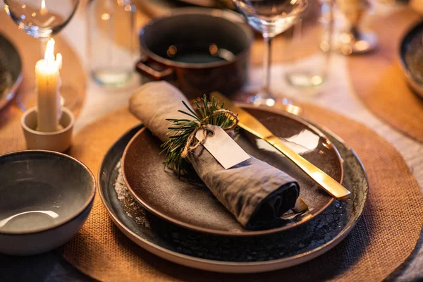 Wintervakantie Diner Feest Concept Close Van Scandinavische Kerst Tafel Serveren — Stockfoto