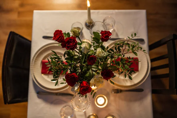 Bayramlar Romantik Randevu Kutlama Konsepti Sevgililer Günü Nde Evde Yanan — Stok fotoğraf