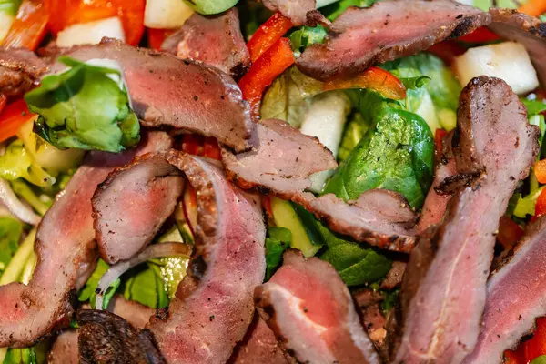 Food Cooking Eating Concept Close Duck Meat Vegetable Salad — Stok fotoğraf