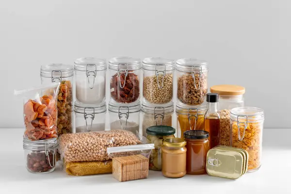 Lebensmittelaufbewahrungs Und Essenskonzept Gläser Mit Verschiedenen Getreidesorten Lebensmitteln Und Konserven — Stockfoto