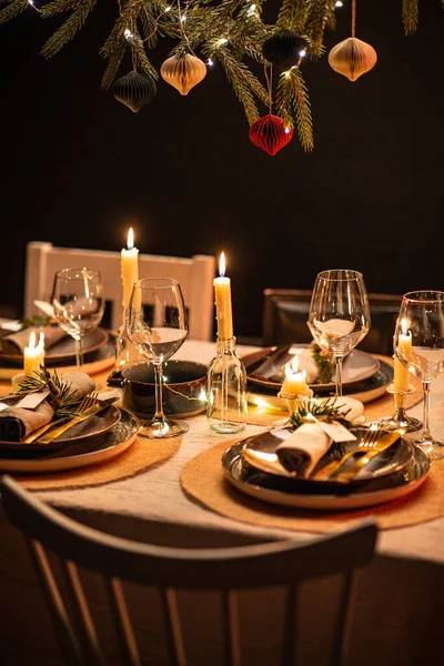Kış Tatili Akşam Yemeği Kutlama Konsepti Skandinav Noel Masası Geceleri — Stok fotoğraf