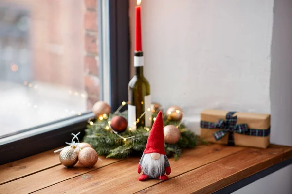 Χειμερινές Διακοπές Χριστούγεννα Και Γιορτή Έννοια Κοντά Του Gnome Έλατο — Φωτογραφία Αρχείου