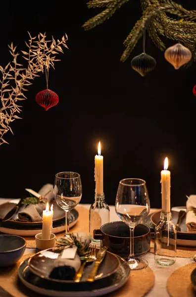 Kış Tatili Akşam Yemeği Kutlama Konsepti Skandinav Noel Masası Geceleri — Stok fotoğraf