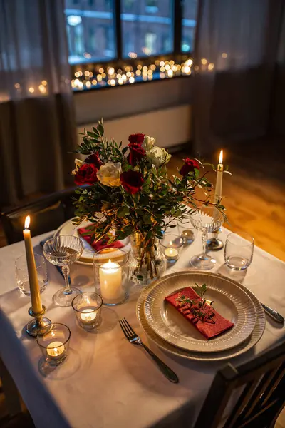 Feestdagen Romantische Datum Feest Concept Close Van Feestelijke Tafel Serveren — Stockfoto