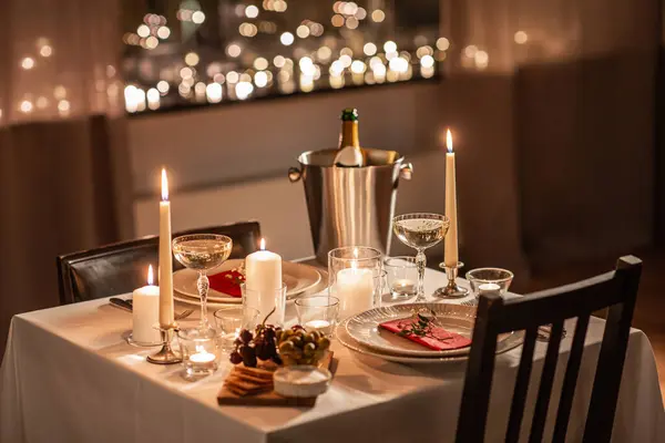 Feiertage Romantisches Date Und Feierkonzept Nahaufnahme Der Festtafel Für Zwei — Stockfoto