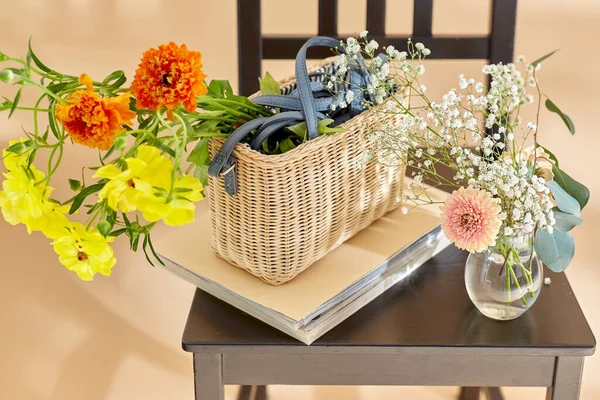 Home Decor Design Concept Close Flowers Basket Magazines Vintage Chair — Stockfoto