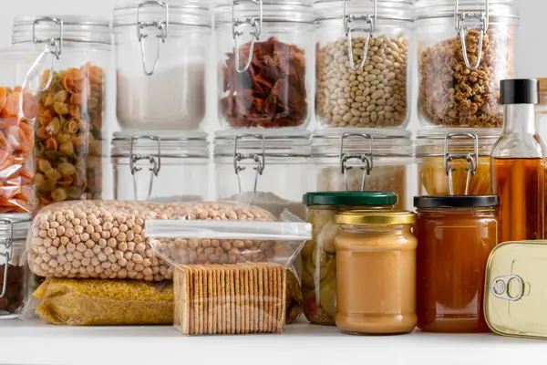 Koncepcja Przechowywania Jedzenia Żywności Zbliżenie Różnych Zbóż Artykułów Spożywczych Konserw Obraz Stockowy