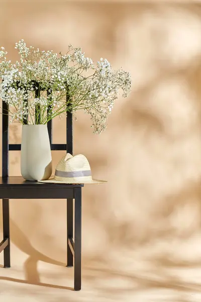 Home Decor Design Concept Close Gypsophila Flowers Vase Straw Hat Stok Fotoğraf