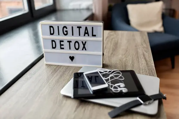 Technology Concept Digital Detox Words Light Box Different Gadgets Blue Imágenes de stock libres de derechos