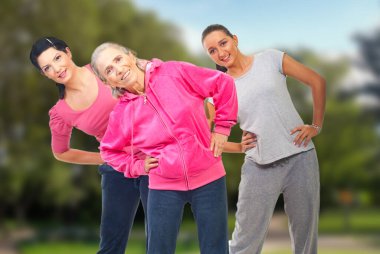 Üç genç ve son sınıf öğrencisi beyaz arka planda spor yapıyor.