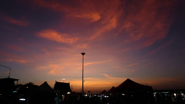 Cielo Dramático Con Silueta Mercado Nocturno — Foto de Stock