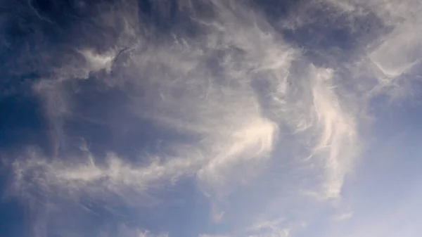 蓝天背景的云彩 — 图库照片